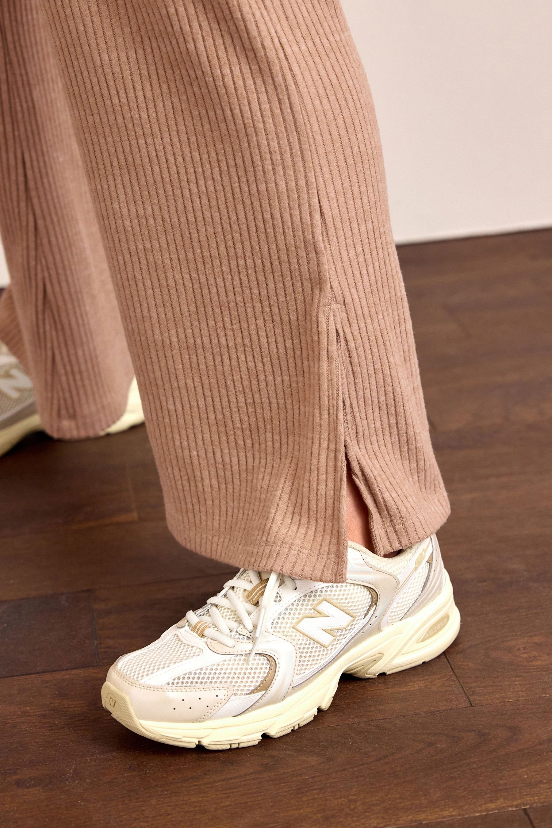 Next Umstandshose Bequeme Hose mit weitem Bein (Umstandsmode) (1-tlg)