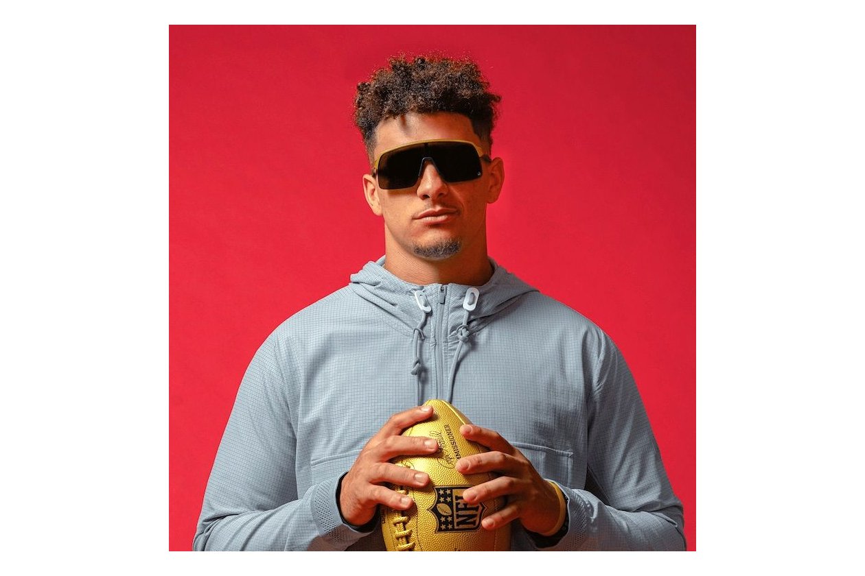 Oakley Sutro Lite Olympic Gold/Prizm Black - Patrick Mahomes Collec