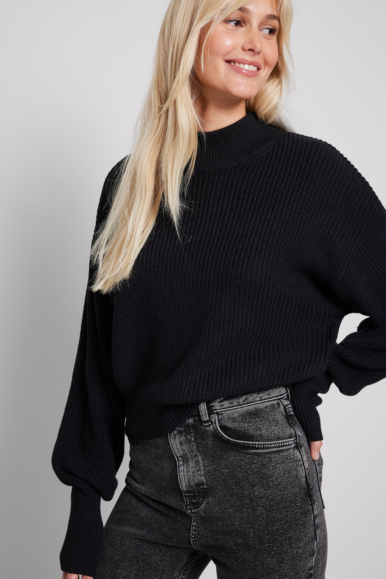 Strickpulli mit weiten Ärmeln