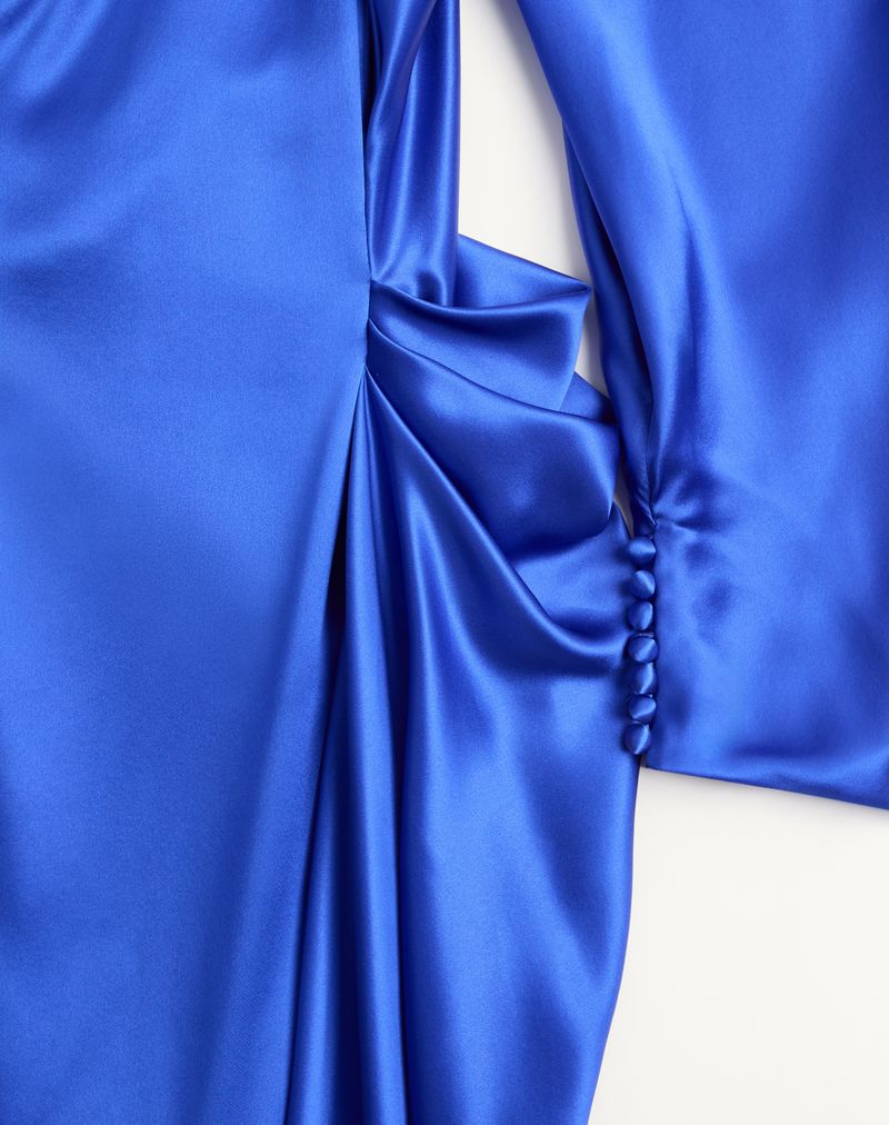 Kjole i crepe satin
