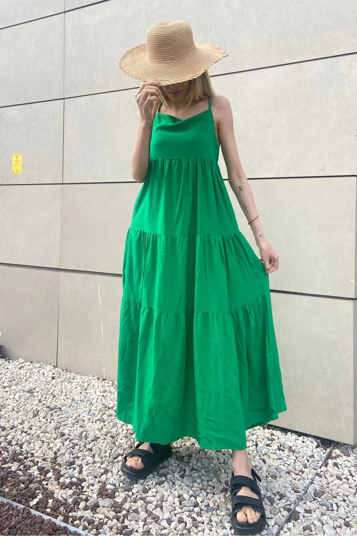 Madmext  Grünes, rückenfreies, plissiertes langes Kleid