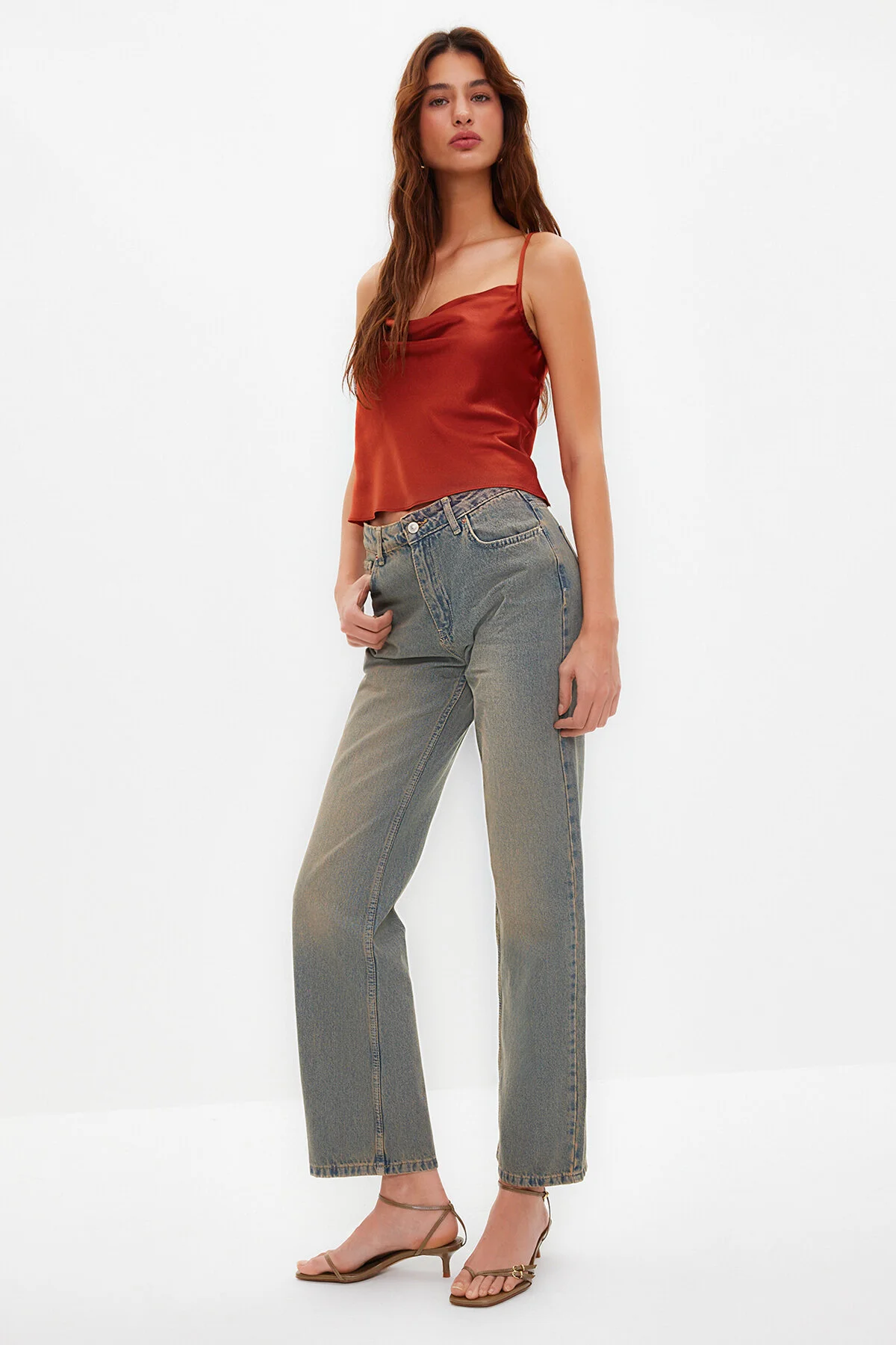 Trendyol Collection  Bluse aus gewebtem Satin mit Kachelriemen und Spitzenkragen TWOSS19BB0161