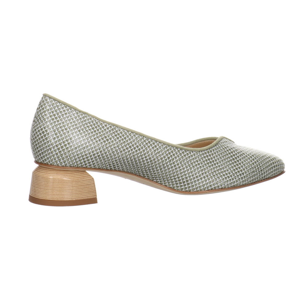 Brunate Pumps