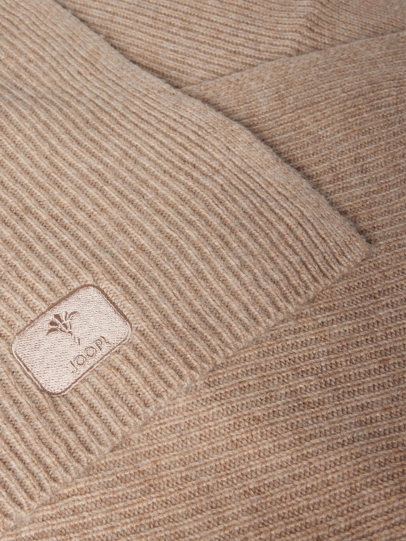 Schal mit Label-Patch in camel