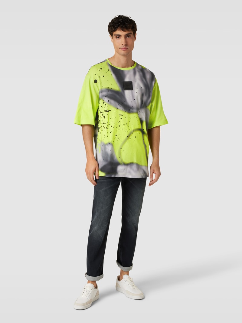 T-Shirt mit Label-Patch Modell 'Timono Lotus' in neon grün