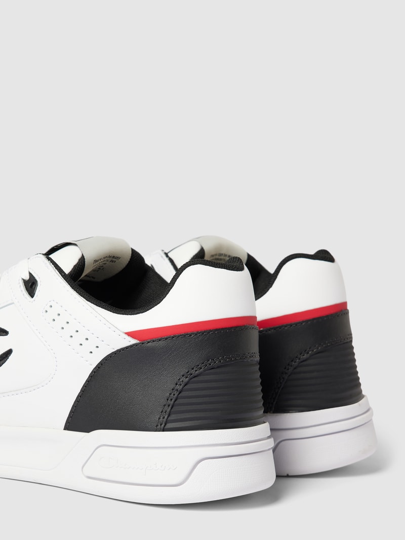 Sneaker mit Label-Details in weiß
