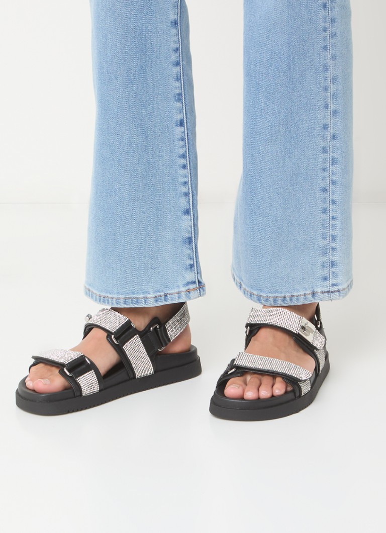 Sandale Steve Madden Mona-R împodobite cu strasuri.