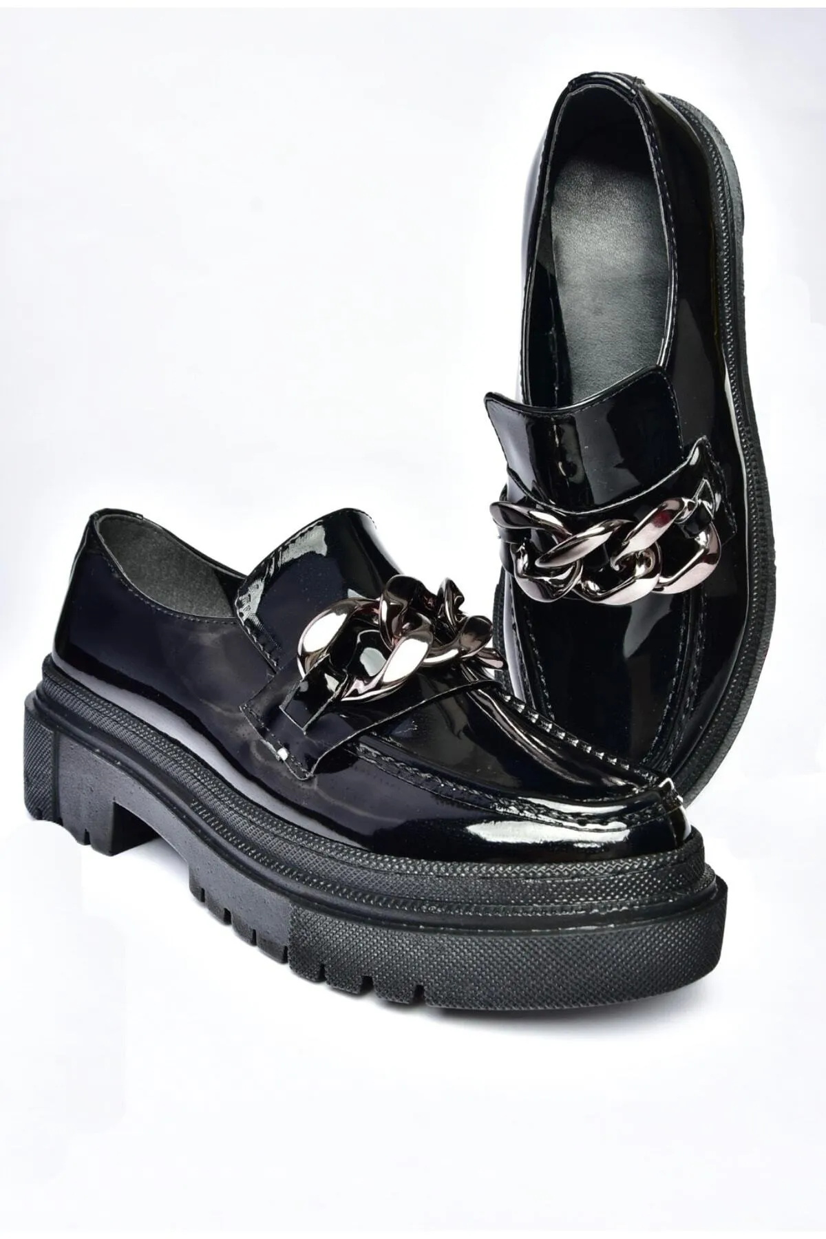 Fox Shoes  Damen-Freizeitschuhe aus schwarzem Lackleder mit dicker Sohle
