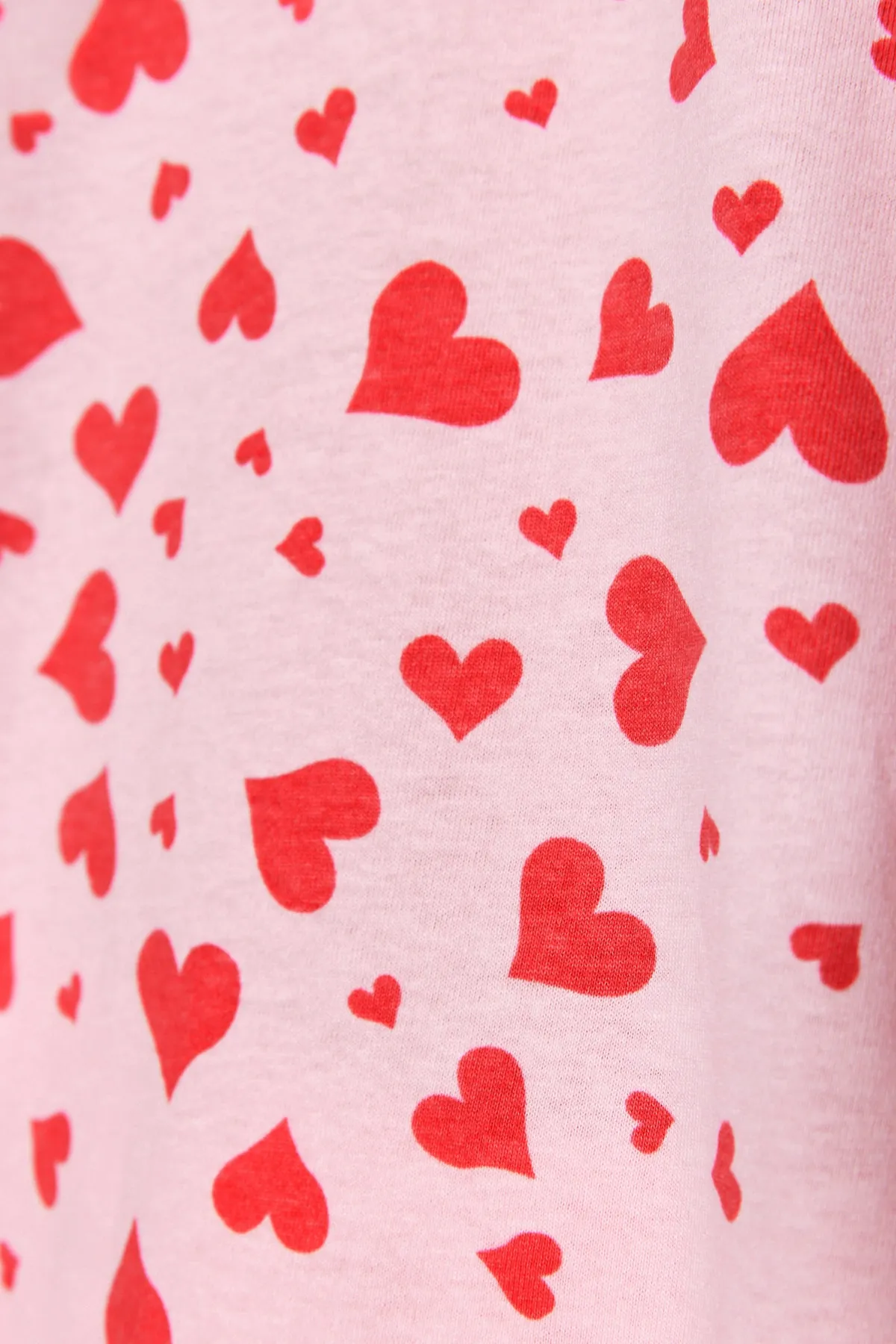 Trendyol Collection  Rosa gestricktes Pyjama-Set mit T-Shirt und Shorts aus 100 % Baumwolle mit Herzmuster THMSS23PT00013