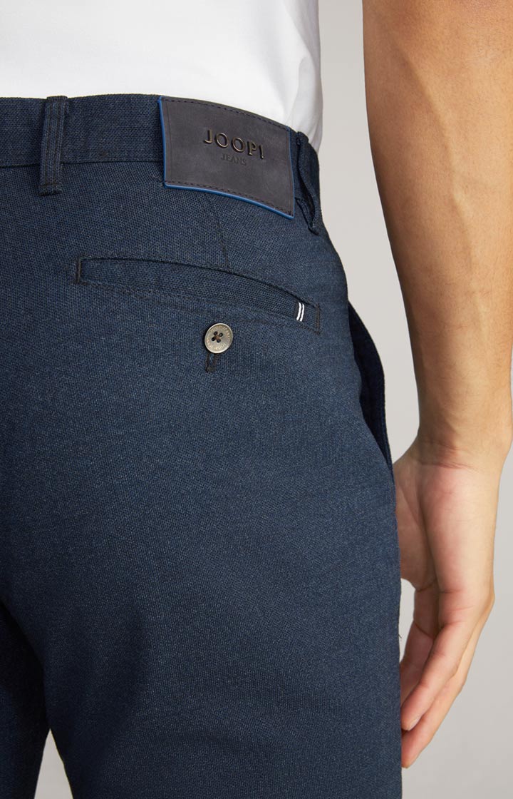 Chino Matthew in Navy meliert