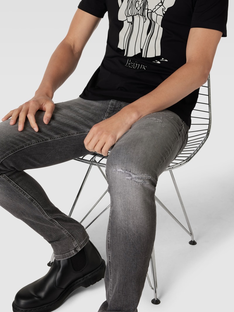 Jeans im Used-Look in schwarz
