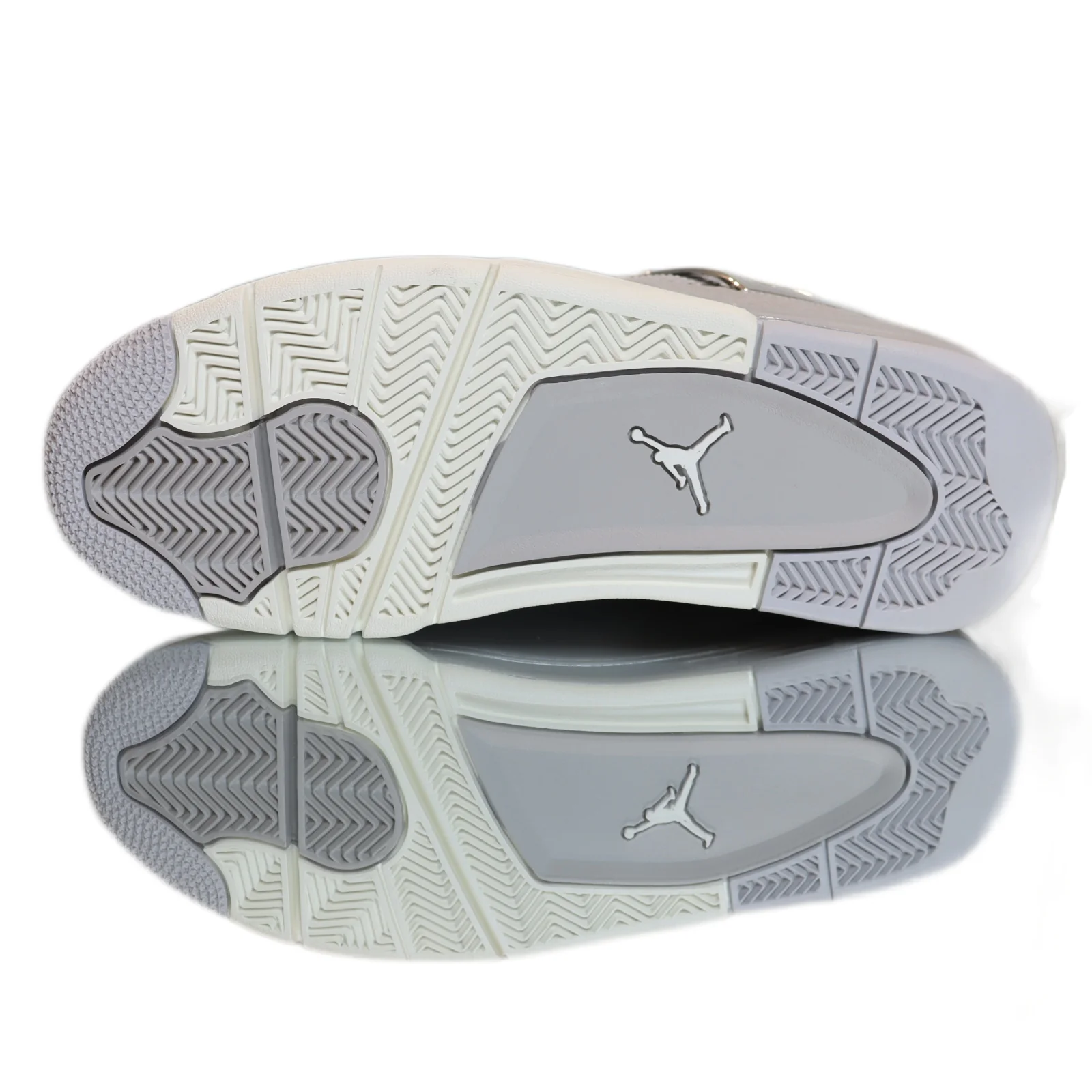 Jordan 4 Retro Frozen Moments