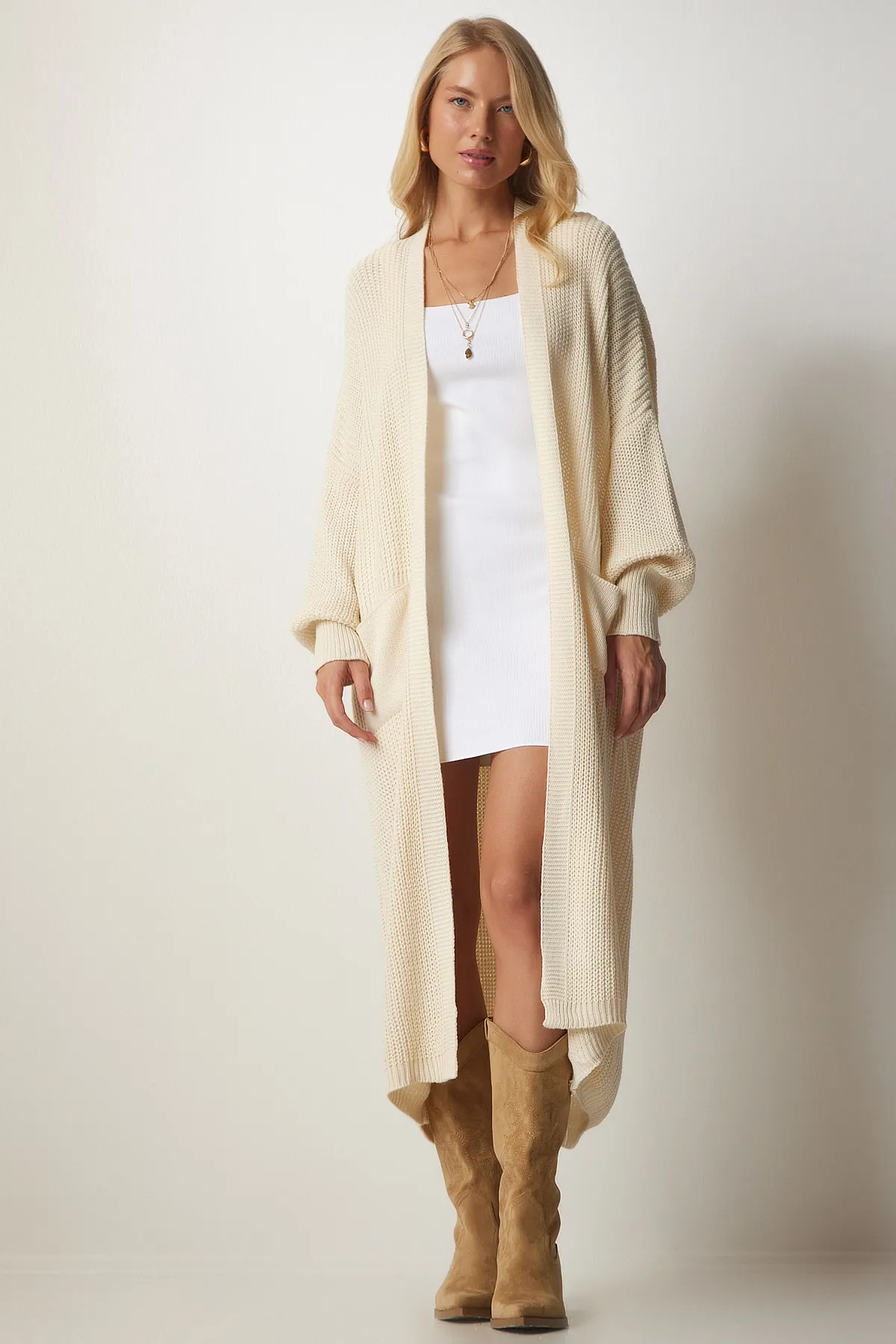 Happiness İstanbul  Cremefarbene Strickjacke mit langer Tasche für Damen MX00106