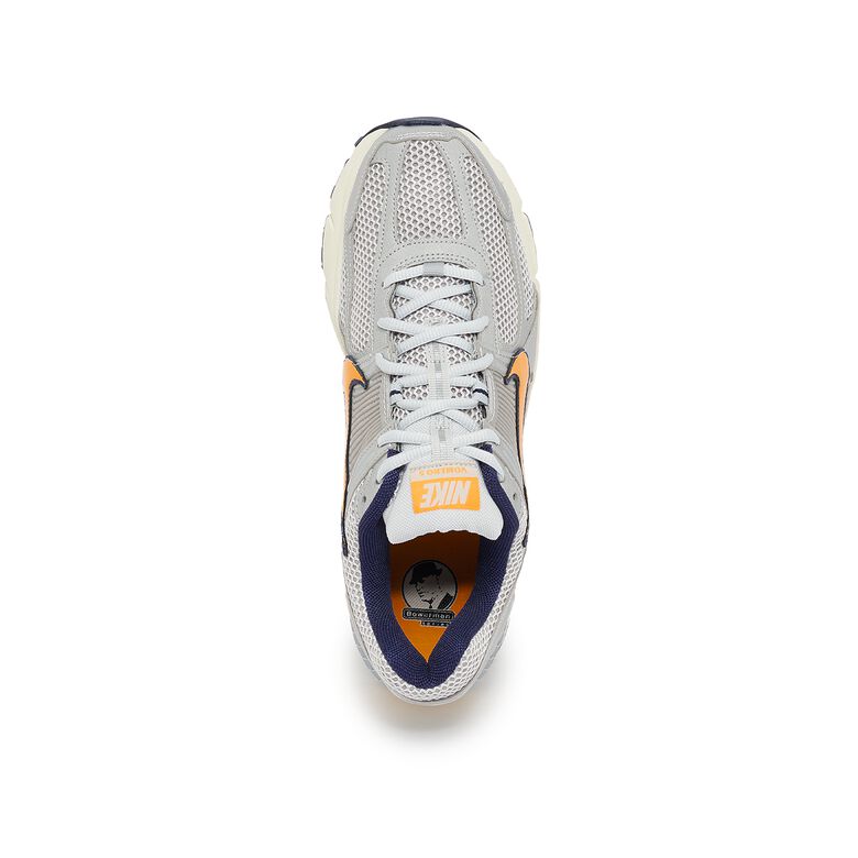 NIKE Wmns Zoom Vomero 5 