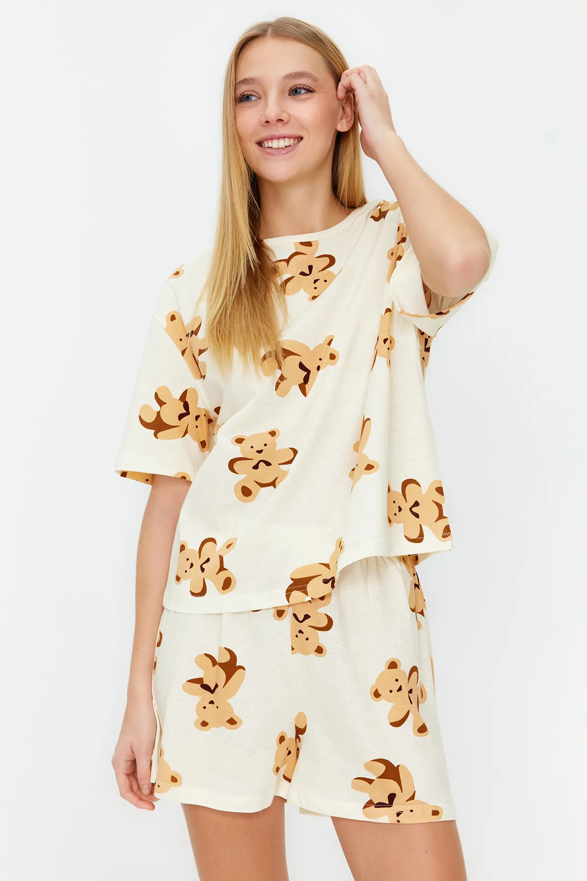 Trendyol Collection  Ecrufarbenes Strick-Pyjama-Set aus 100 % Baumwolle mit Teddybär-Muster THMSS24PT00000