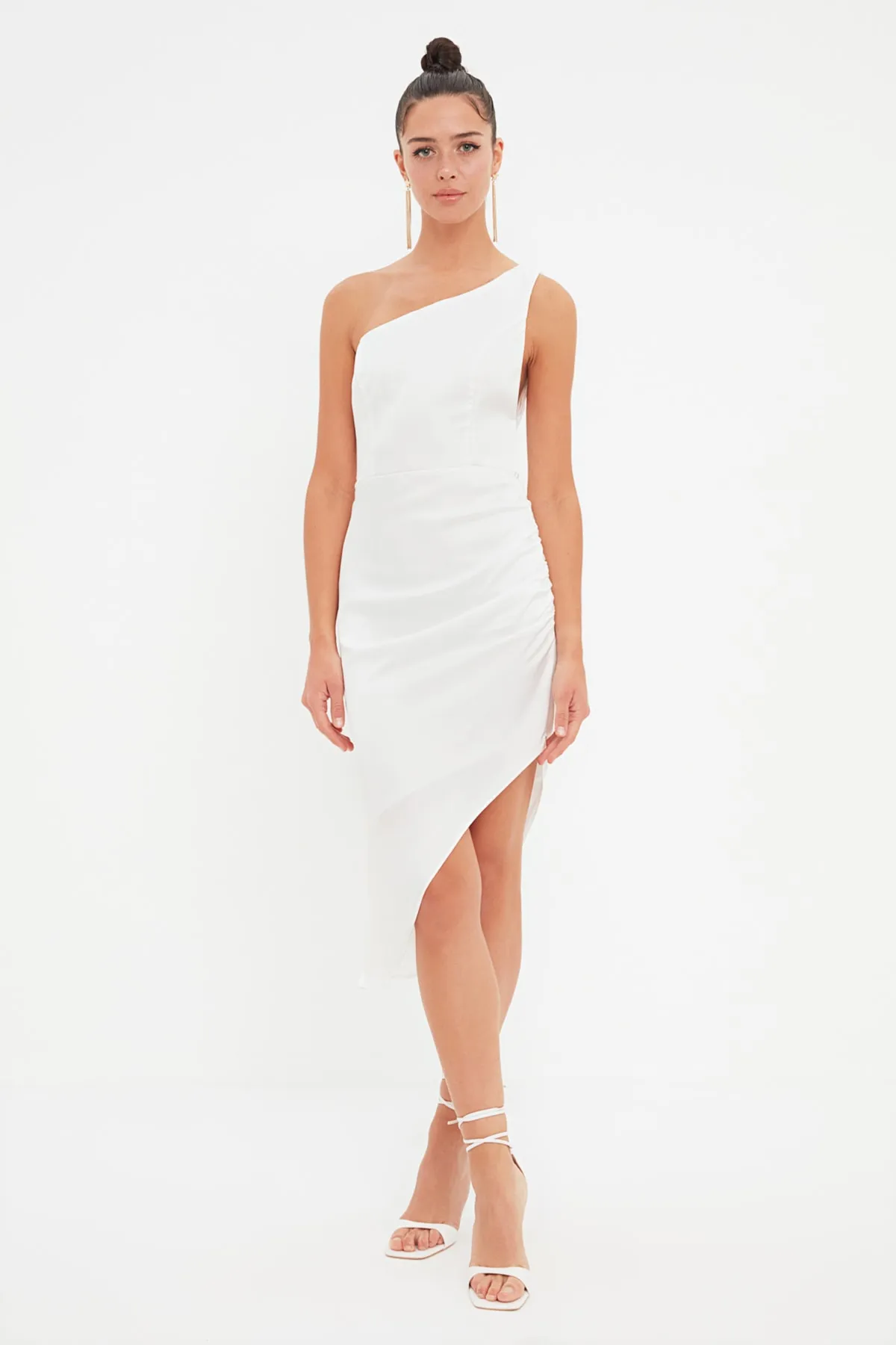 Trendyol Collection  Ecru-Satin-Abendkleid TPRSS22EL2288