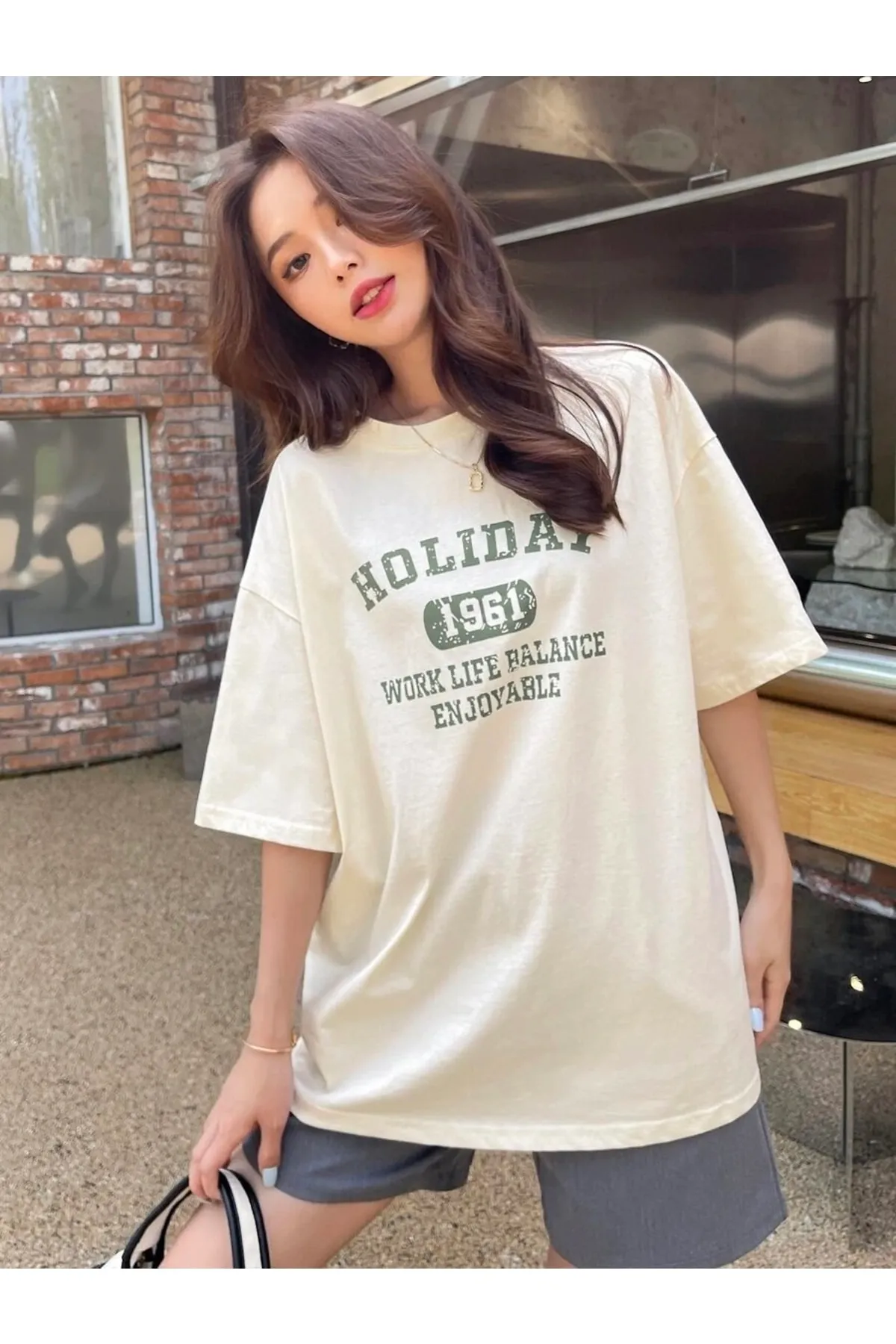 MOONBULL  Übergroßes beiges T-Shirt mit Holiday 1961-Print