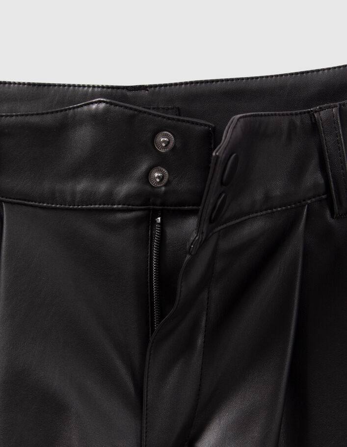 Short noir esprit rock fille