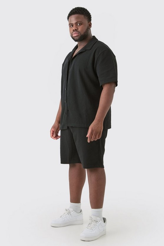 Plus kurzärmliges Hemd & Shorts in Schwarz