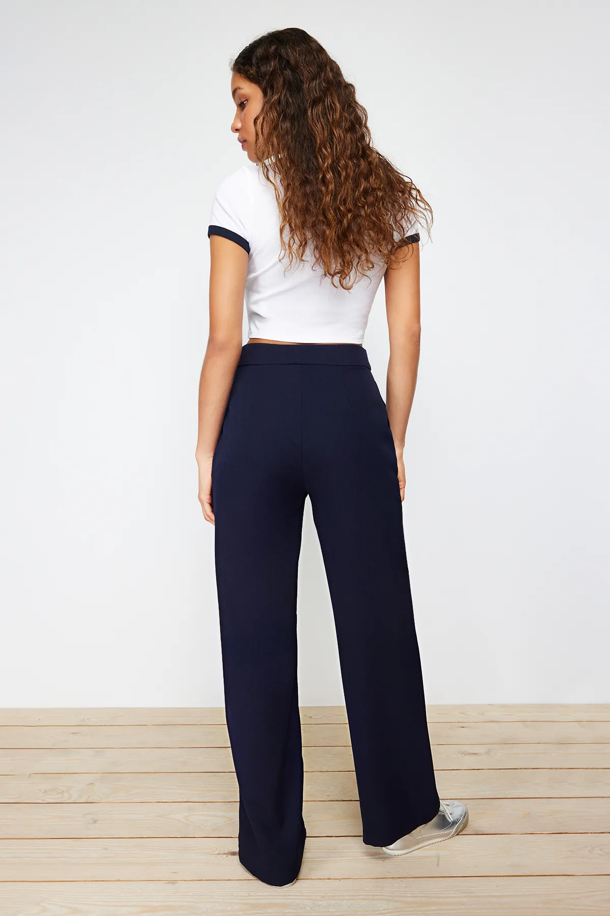 Trendyol Collection  Marineblaue Hose mit weitem Bein TWOAW22PL0139