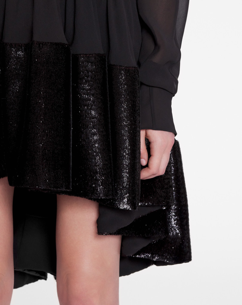 ROBE COURTE EN VELOURS À COL EN V