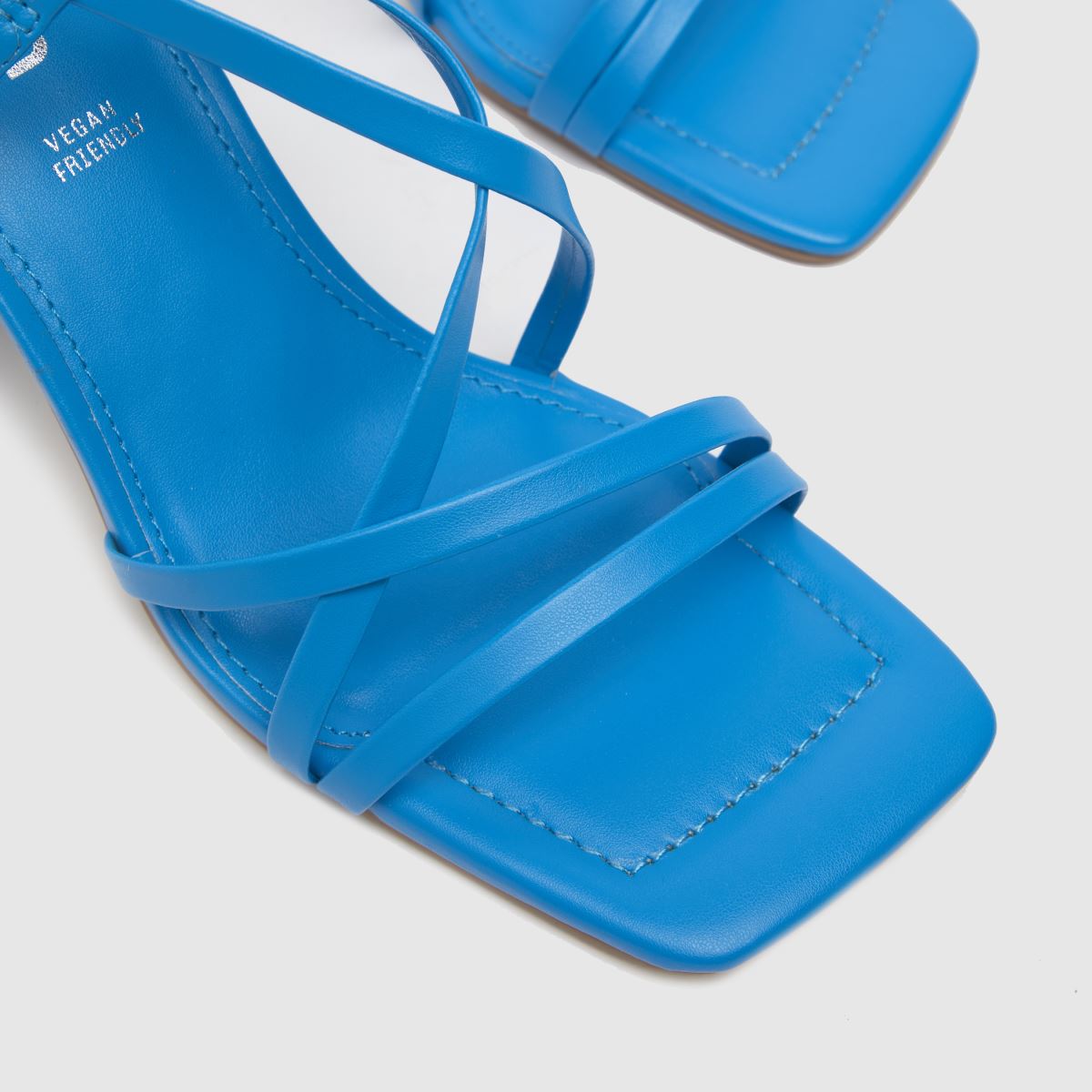 Schuh – Scarlett – Blå utsvängda höga klackar med blockmönster