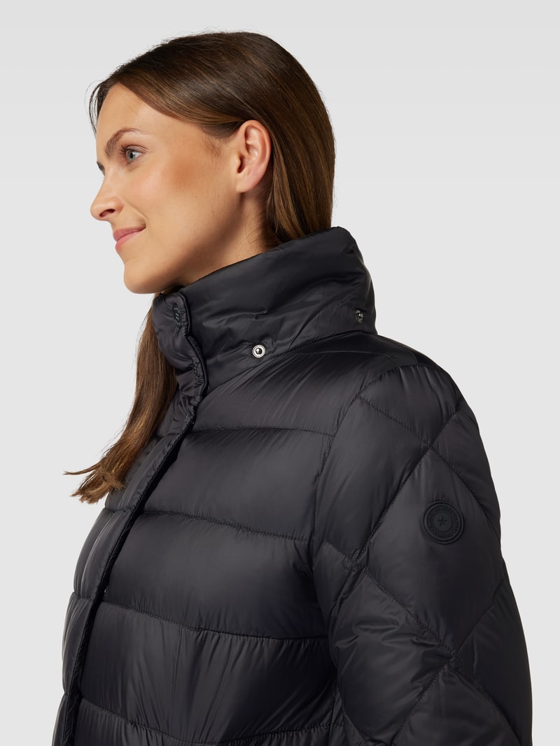 Steppmantel mit Kapuze in schwarz