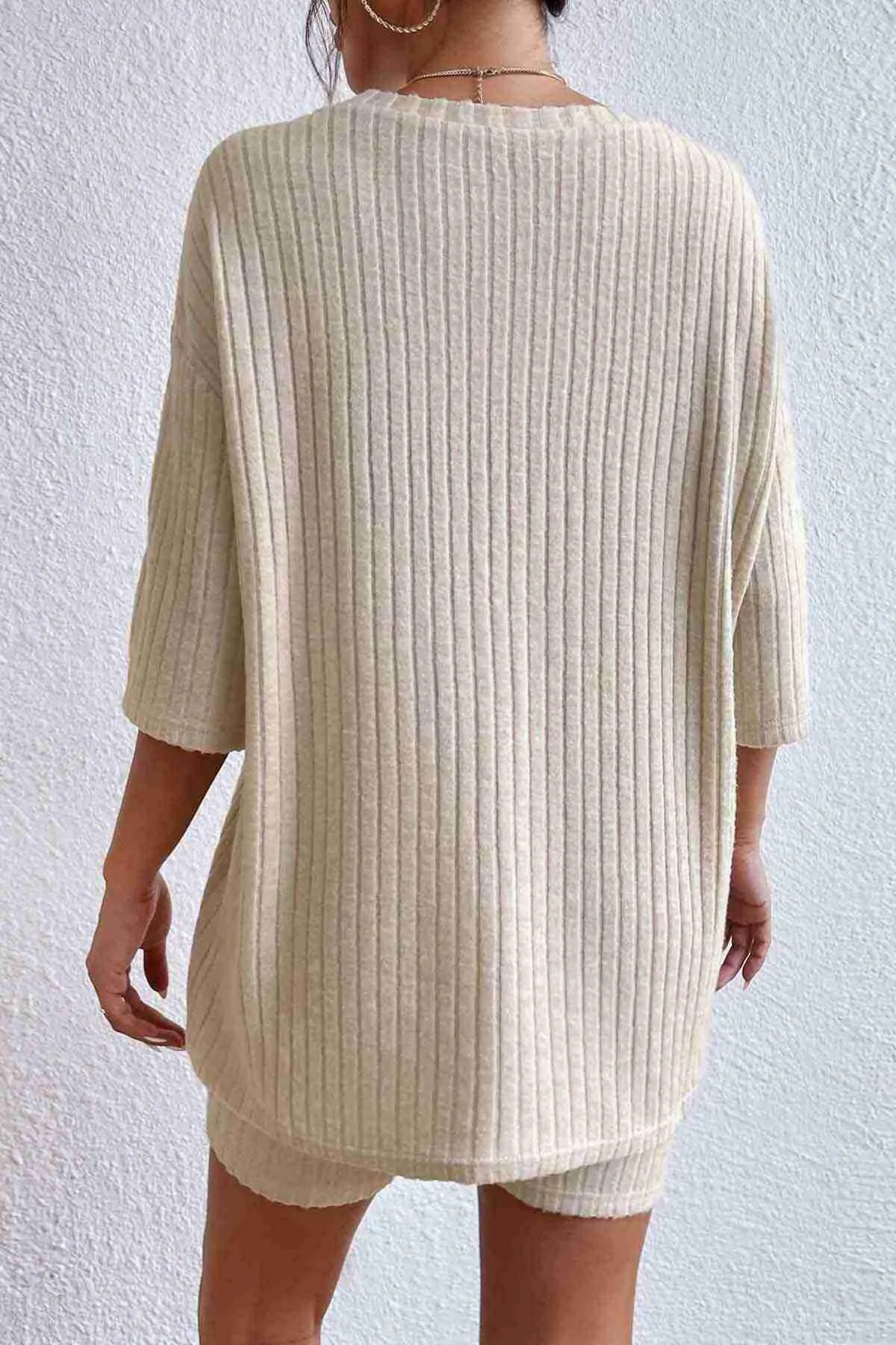 Merry See  Espontane-Erwachsene-Set aus gestricktem Kurzarm-Oberteil und -Unterteil mit Shorts, Creme