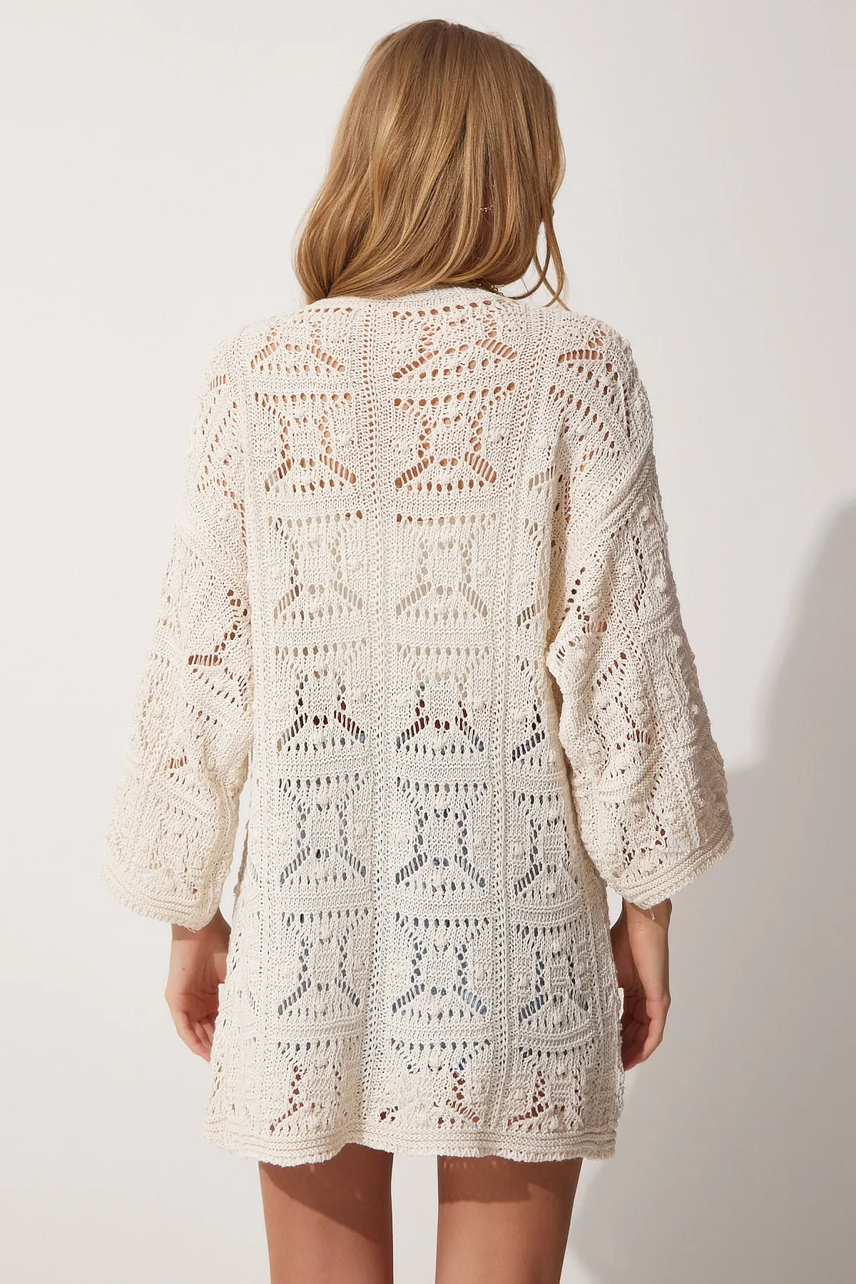 Happiness İstanbul  Saisonale Strickjacke mit Lochmuster