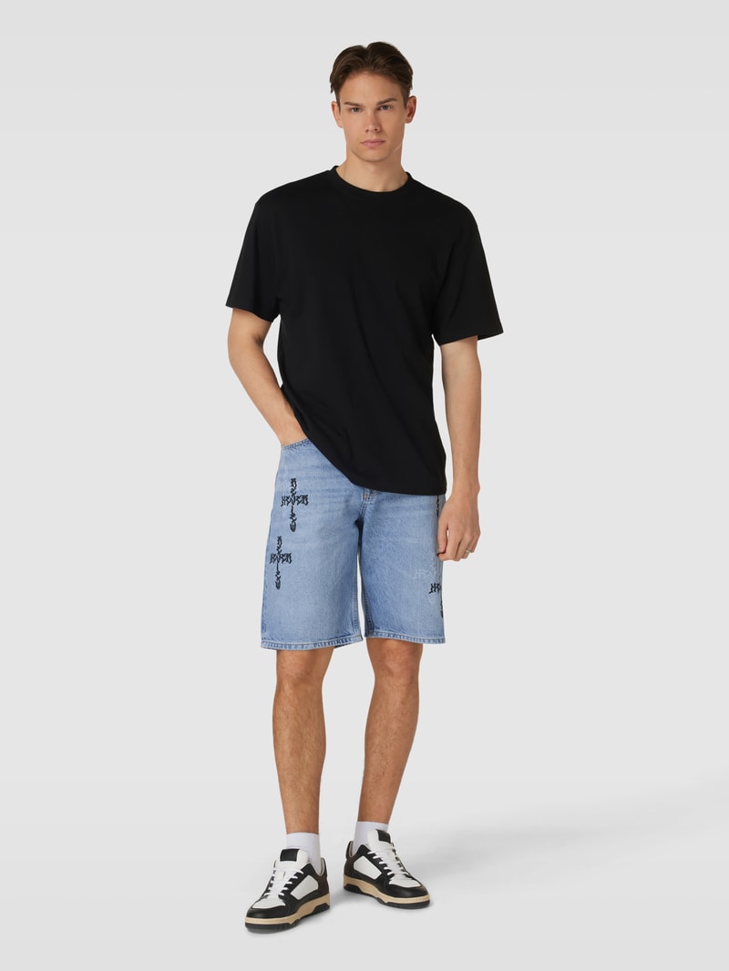 Jeansshorts mit Motiv-Stitching in blau
