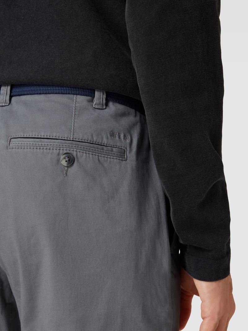 Stoffhose mit französischen Eingrifftaschen in mittelgrau