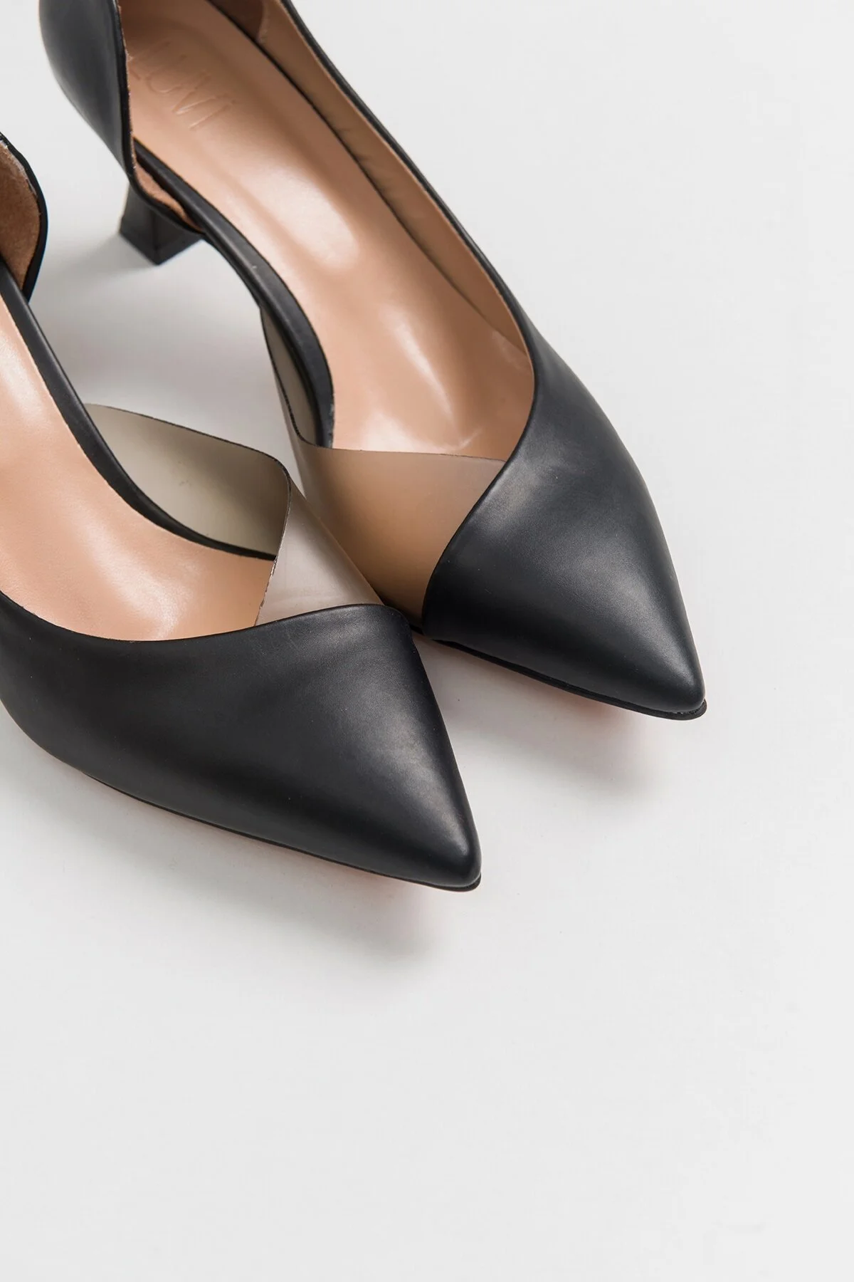 LuviShoes  353 Damenschuhe mit schwarzem Hautabsatz