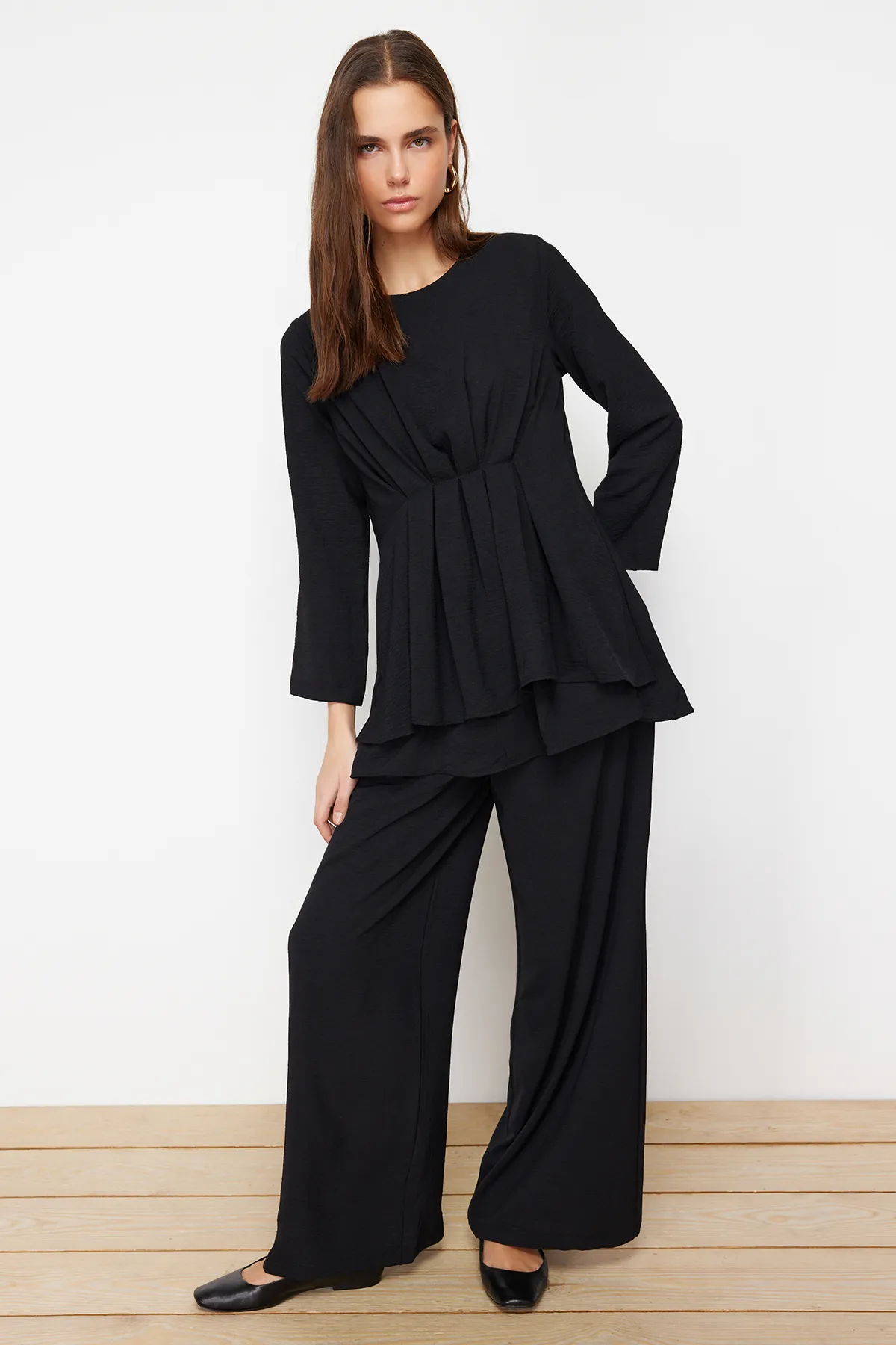 Trendyol Modest  Schwarzes Aerobin-Tunika-Set mit Kordelzug, Hose, gewebtem Unterteil und Oberteil TCTSS24US00009
