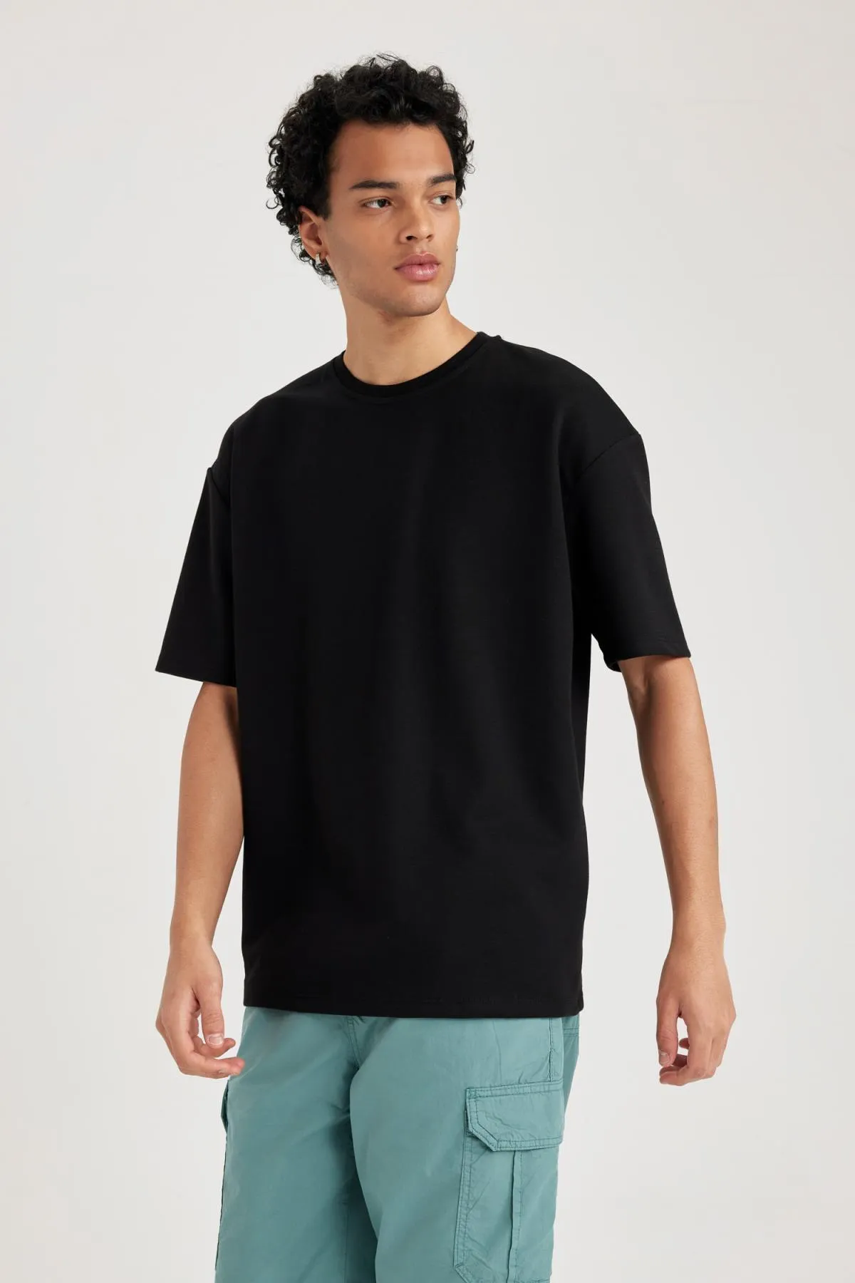 DeFacto  Kurzarm-T-Shirt aus schwerem Stoff mit Rundhalsausschnitt in Oversize-Passform X3926az23au