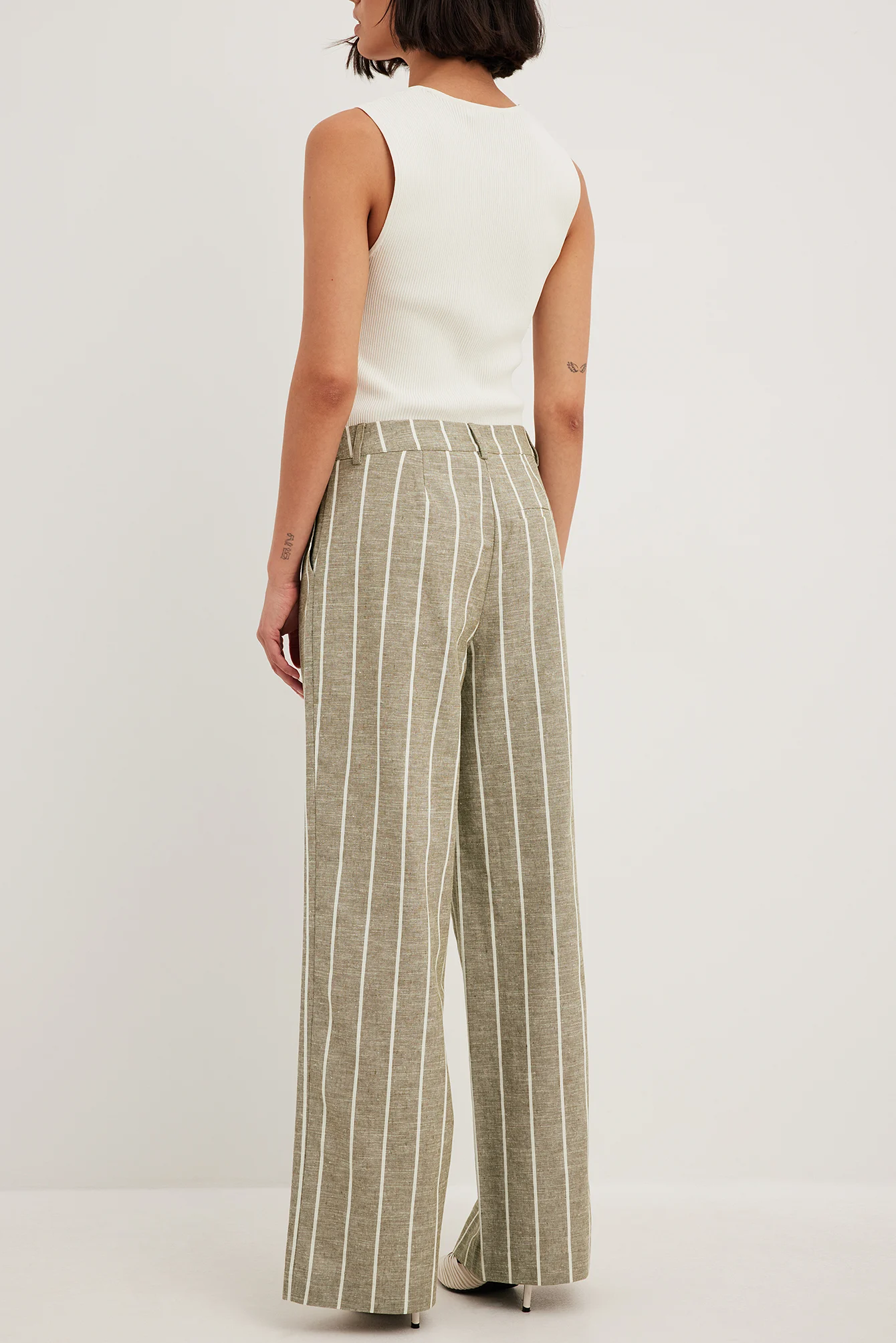 Gestreifte Hose mit mittlerer Taille