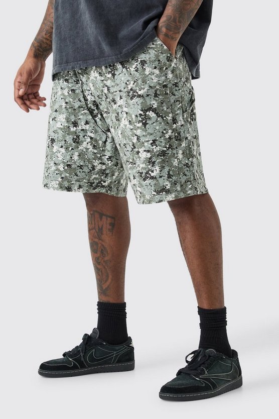 Plus Camouflage Twill Cargo-Shorts