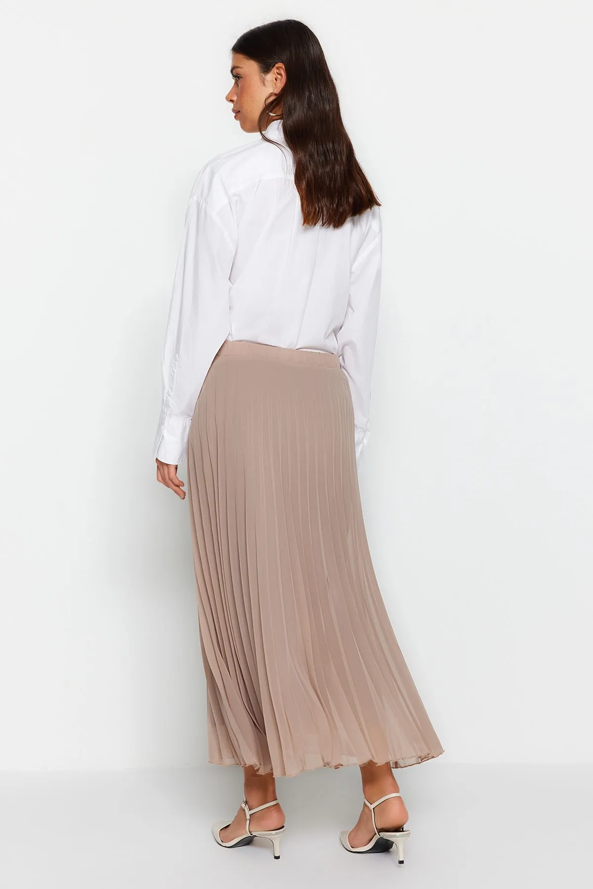 Trendyol Modest  Beiger Plisseerock aus gewebtem Chiffon mit elastischer Taille und Futter TCTSS23EE00019