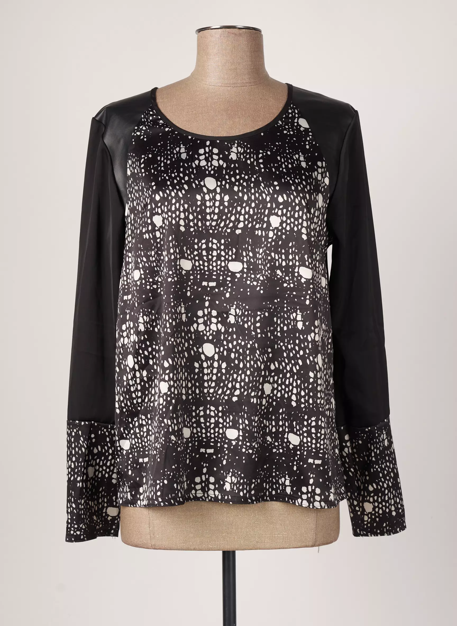 Huit Six Sept Blouses Femme couleur noir