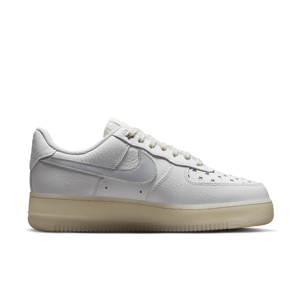 Nike Air Force 1 Wmns 07 FD0793 100 / weiss