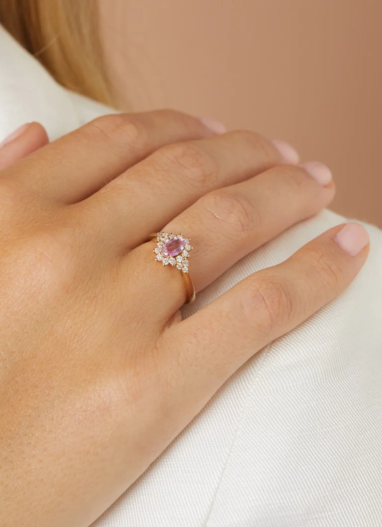Diamond Point Yellow gold ring, 0.60 ct pink sapphire, Eden