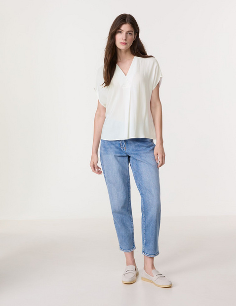 Fließendes Blusenshirt mit Faltendetail