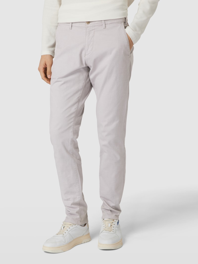 Chino mit Eingrifftaschen in sand