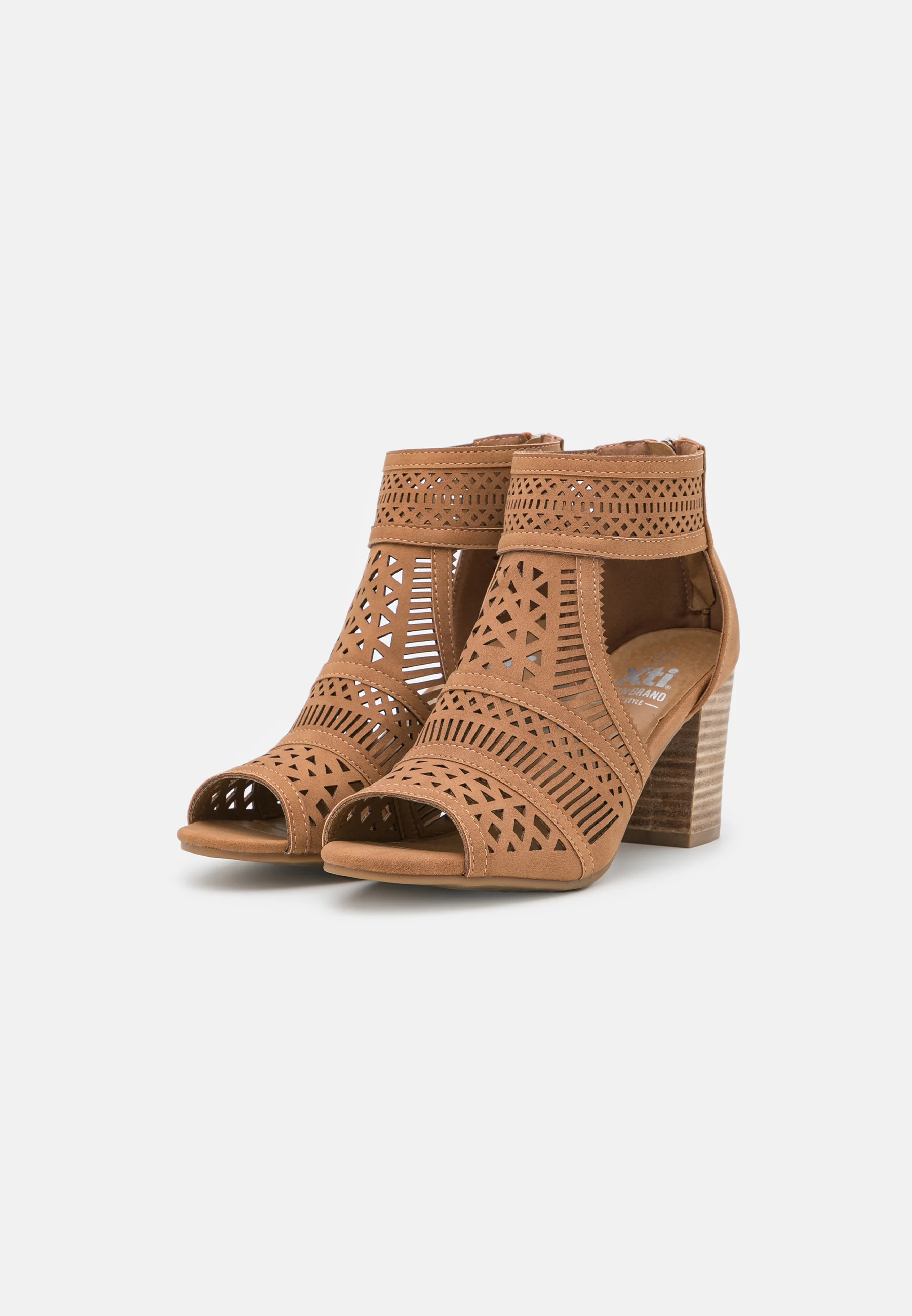 Sandalias con tiras XTI