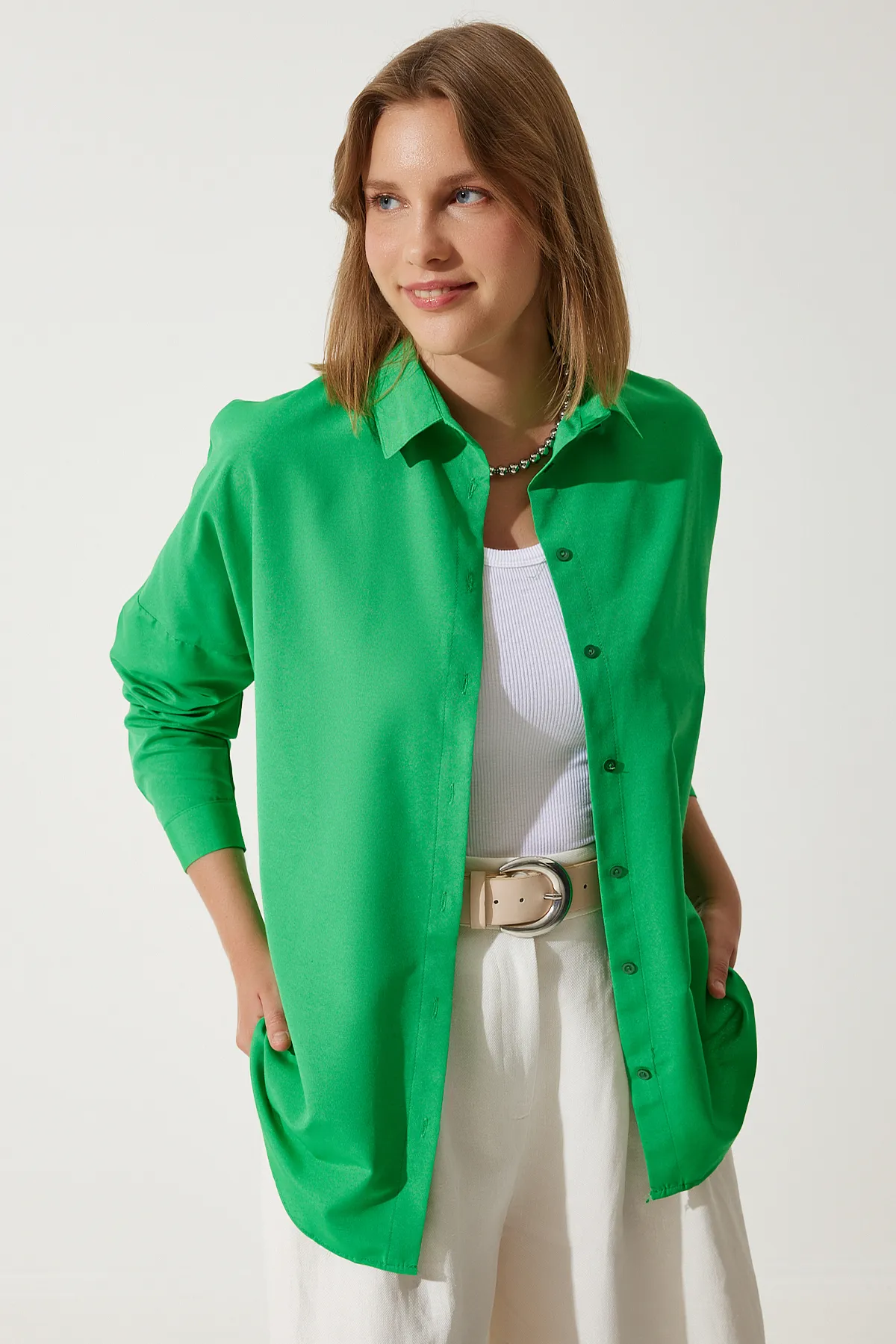 Happiness İstanbul  Dunkelgrünes, langes Oversize-Basic-Shirt für Damen DD00842