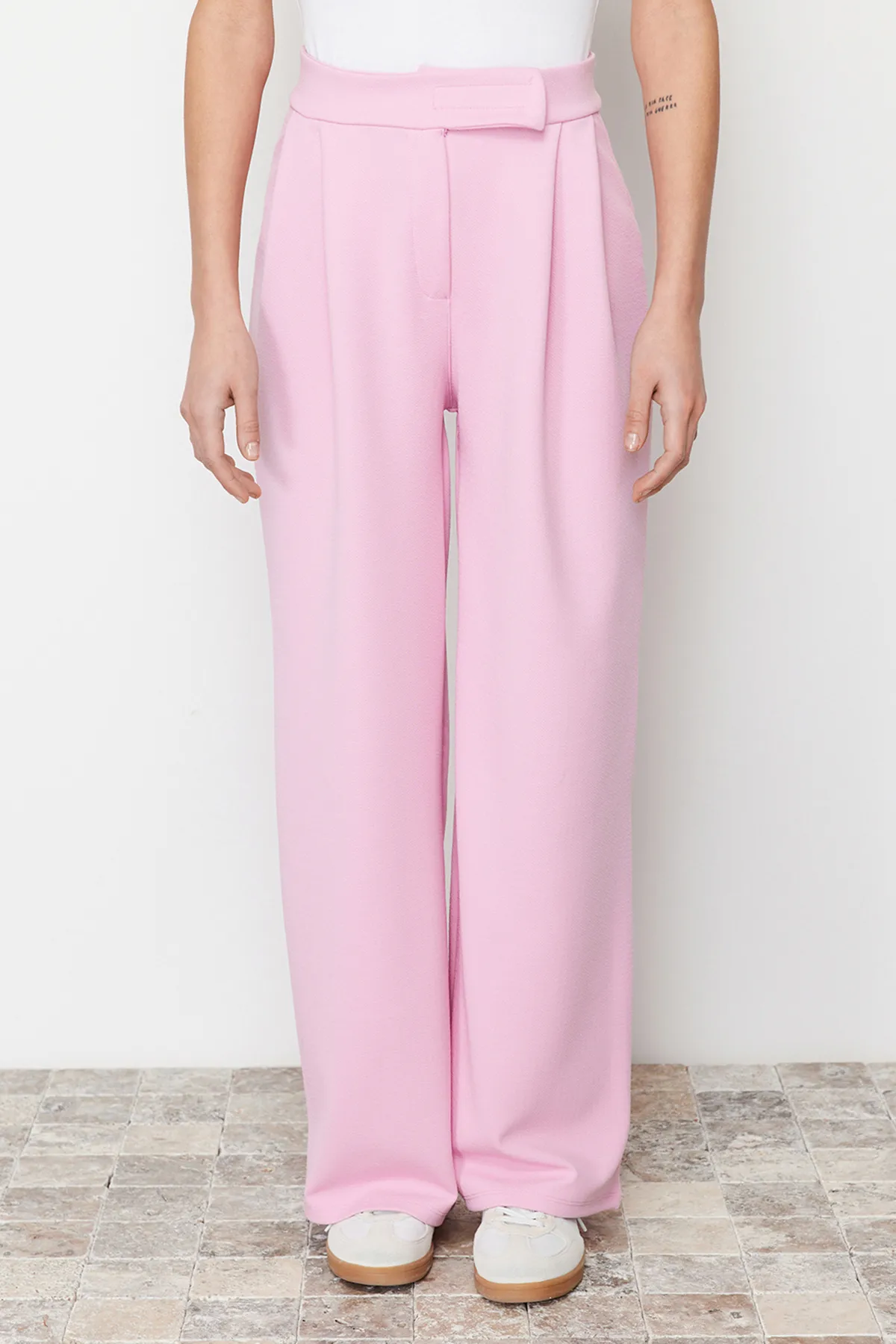 Trendyol Collection  Rosa Strickhose mit hohem Bund, weitem Bein und Klettverschluss, plissiert, weit geschnitten, TWOAW24PL00177