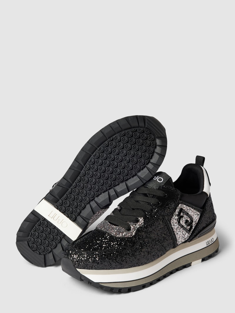 Sneaker mit Zierbesatz in schwarz