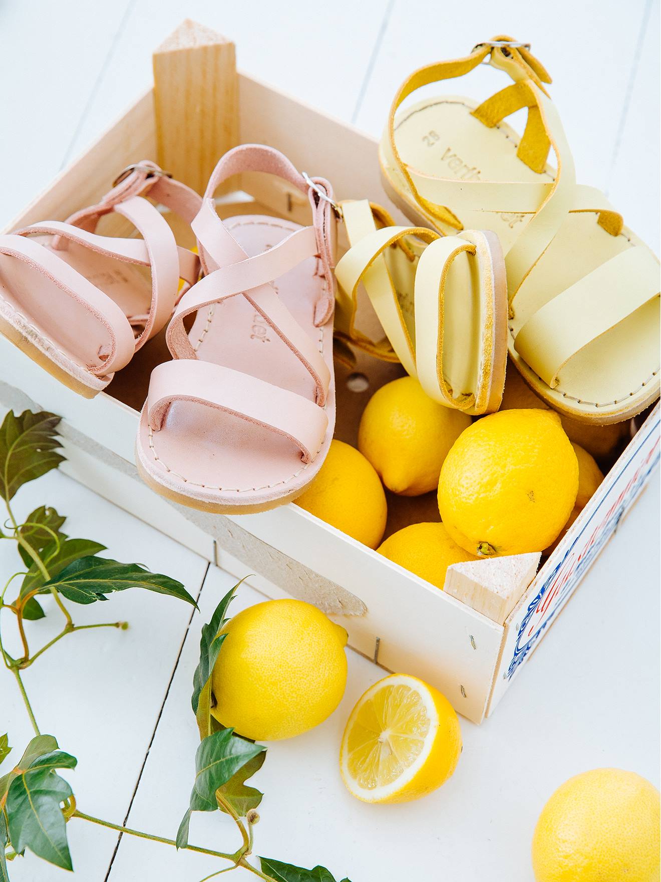 Sandales cuir tannage végétal fille jaune