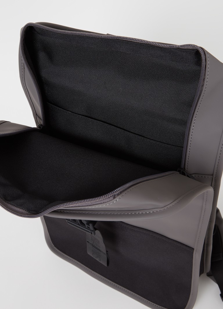 Rucsac Rains Trail cu compartiment pentru laptop de 15 inch și strat hidrofug.
