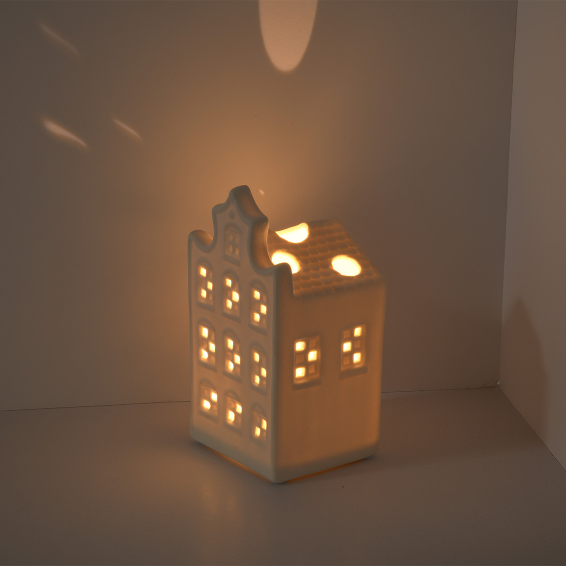 LED-Deko-Haus aus Porzellan weiss
