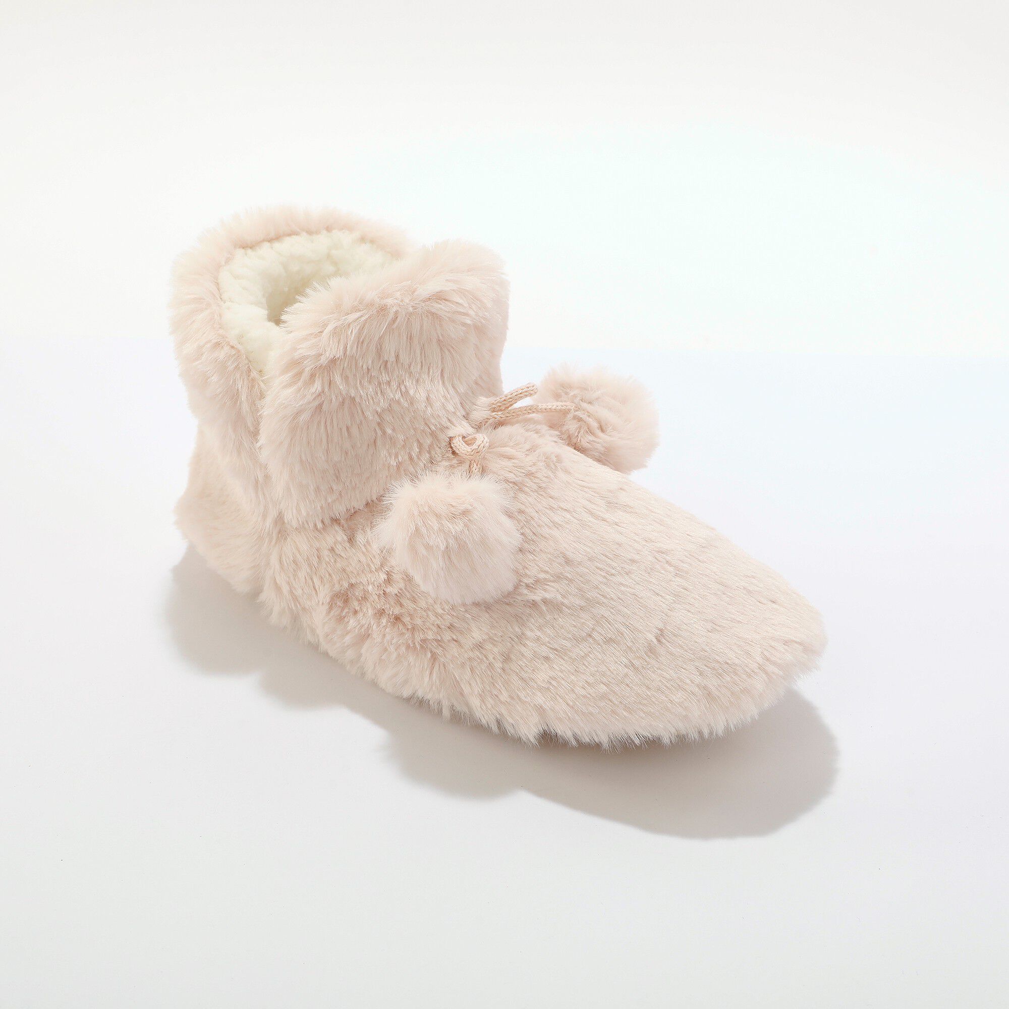 Chaussons forme botillon avec pompons effet fausse fourrure